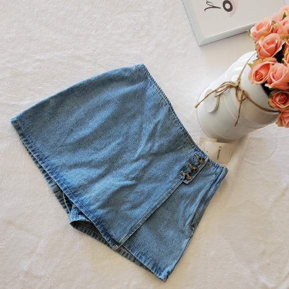 Women shorts - Picture 4 of 11